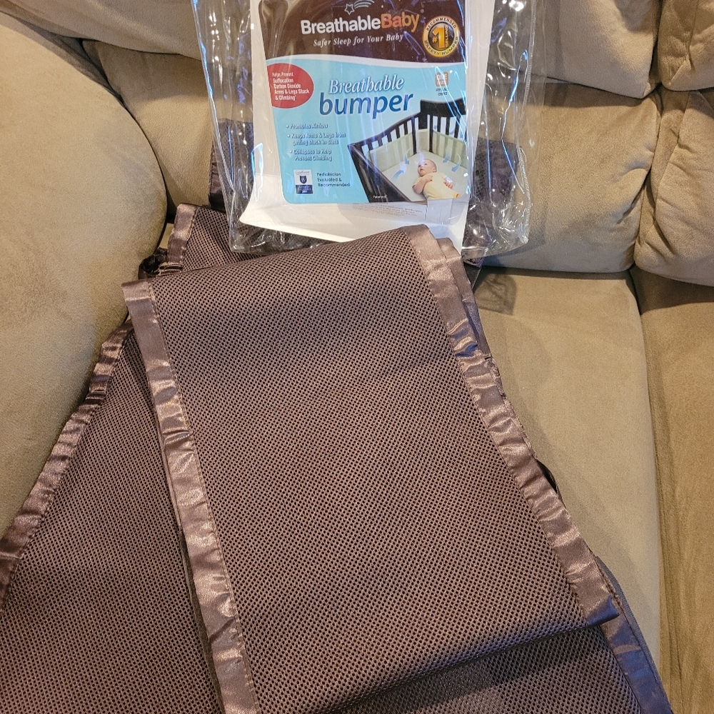 Breathable mesh crib bumper